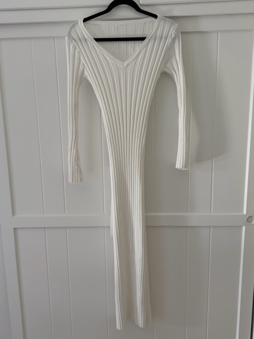 Ribbed V-Neck Long Sleeve White Dress